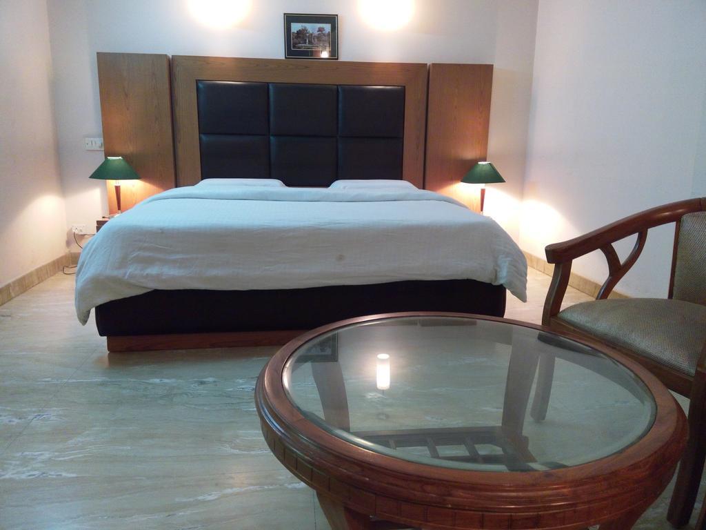 Hotel Queens Residency 구르가온 객실 사진