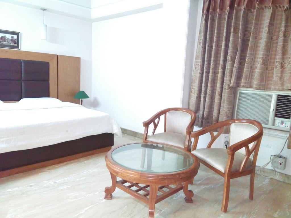 Hotel Queens Residency 구르가온 객실 사진