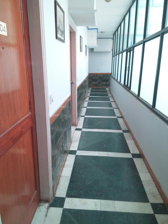 Hotel Queens Residency 구르가온 외부 사진