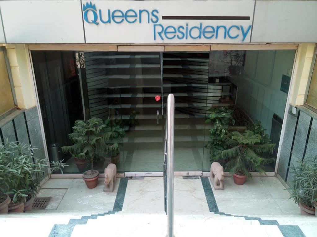 Hotel Queens Residency 구르가온 외부 사진