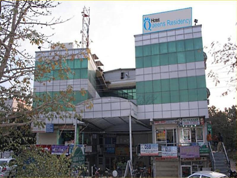 Hotel Queens Residency 구르가온 외부 사진
